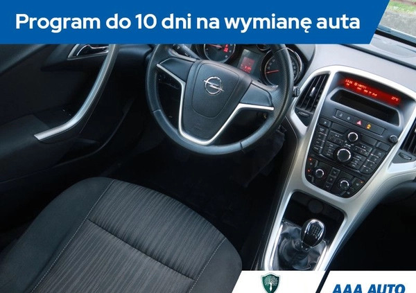 Opel Astra cena 26000 przebieg: 175943, rok produkcji 2011 z Poznań małe 172